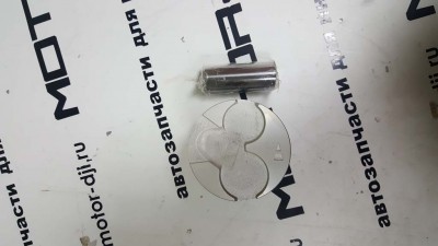 Поршни в сборе 4D56 чёт-не чет старый образец  0,5 комплект... - фото №1