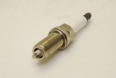 Свеча зажигания Toyota 4Runner Land Cruiser Coaster Fortuner HiAce HiLux FL Cruiser Tacoma... - фото №1